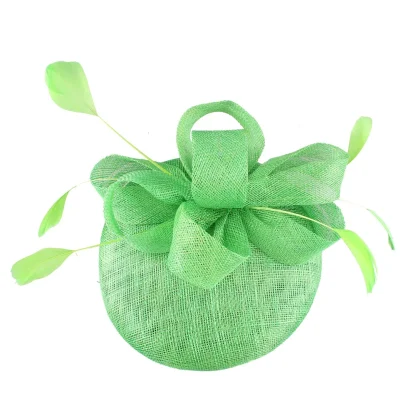 Stylish Feathered Fascinator with Clip - Image 5