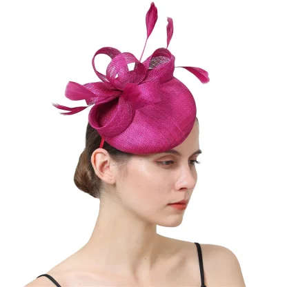 Stylish Feathered Fascinator with Clip - Image 4
